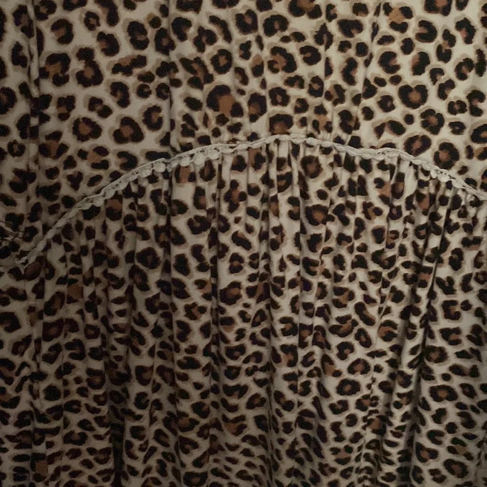 Leopard Print Babydoll Tee - Picture 3 of 4
